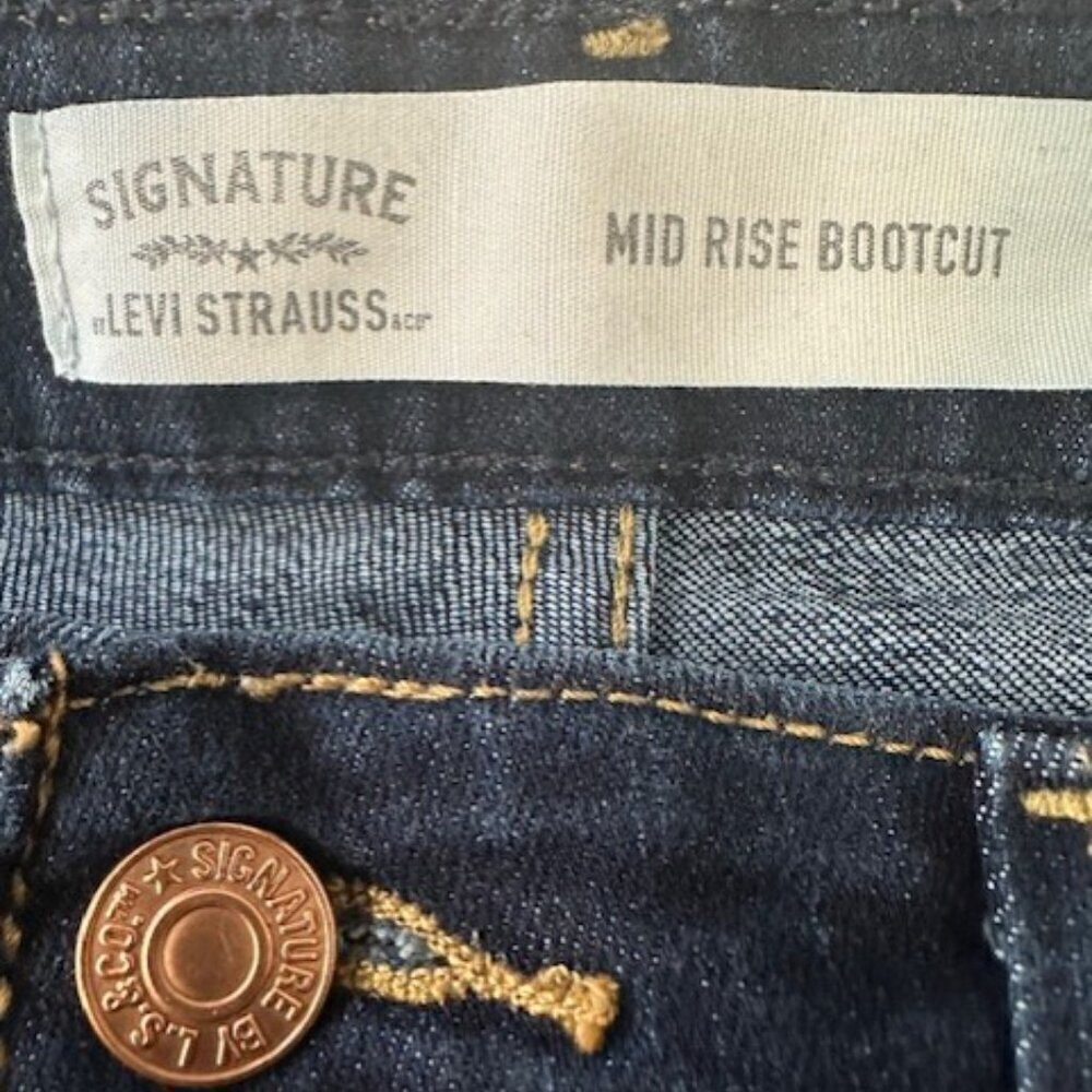 Levi Strauss Signature Women's 8 Modern Bootcut Jeans Dark Blue Wash - Picture 8 of 10